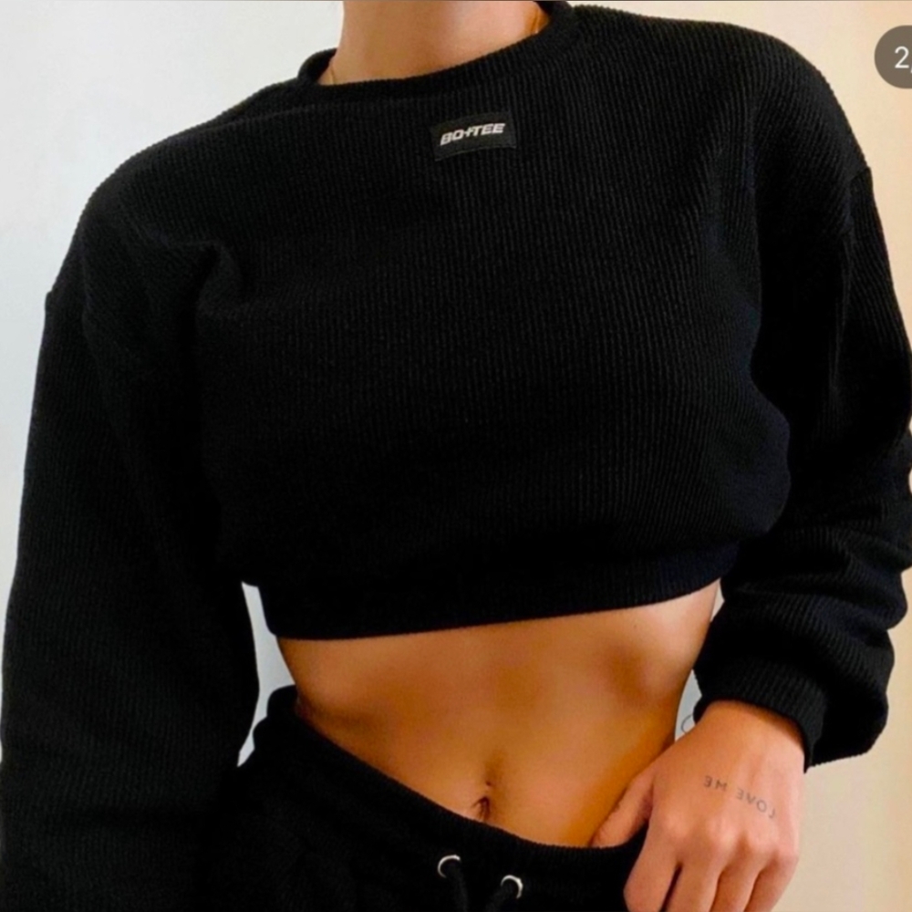 Bo+Tee At Ease Cropped Black Sweatshirt Womens Size Small